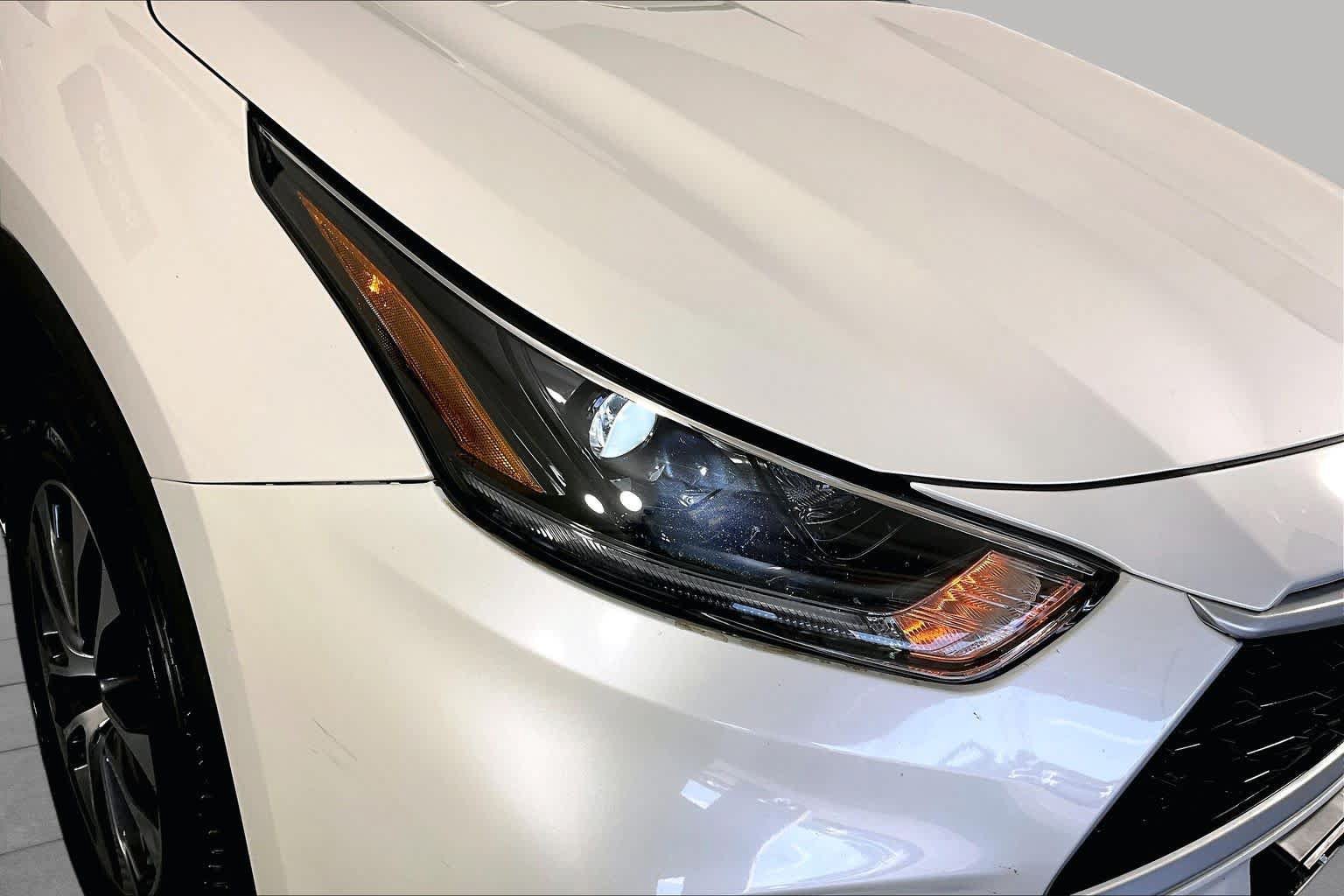 Used 2021 Toyota Highlander XLE FWD image 28