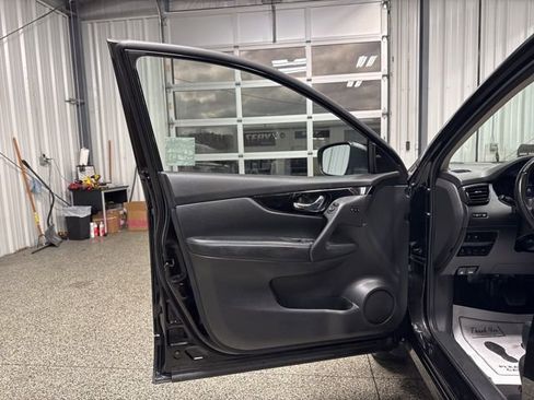 Used 2021 Nissan Rogue Sport SL w/ Premium Package image 7