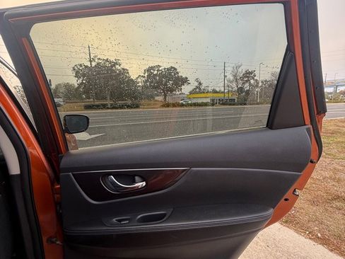 Used 2018 Nissan Rogue SV FWD image 14