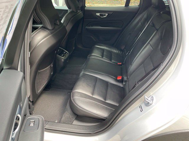 Certified 2025 Volvo V60 B5 Cross Country Ultra AWD/4WD image 12