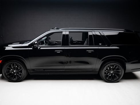 Used 2024 Cadillac Escalade ESV Sport Platinum w/ LPO, ONYX Package AWD/4WD image 16
