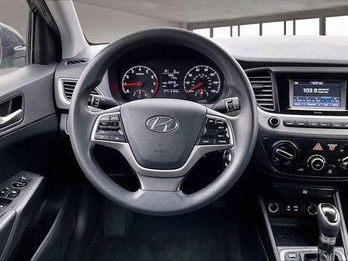 Used 2021 Hyundai Accent SE image 6