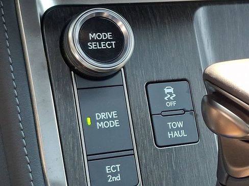 Used 2025 Lexus GX 550 w/ Accessory Package (2T) AWD/4WD image 24