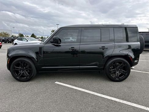 Used 2025 Land Rover Defender 110 V8 image 2