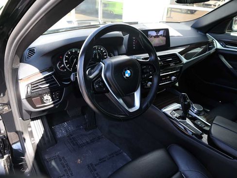 Used 2019 BMW 530e w/ Convenience Package RWD image 2