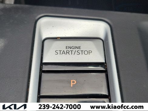 Used 2025 Volkswagen Atlas SE FWD image 30
