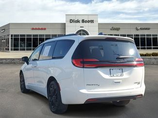 Used 2023 Chrysler Pacifica Limited w/ S Appearance Package video 3