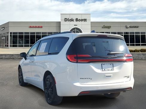 Used 2023 Chrysler Pacifica Limited w/ S Appearance Package image 3