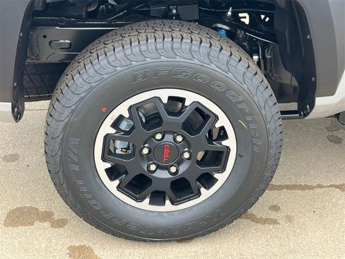 New 2025 Toyota Tacoma TRD Off-Road image 9
