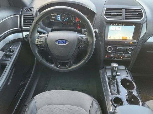 Used 2017 Ford Explorer XLT w/ Equipment Group 202A image 26