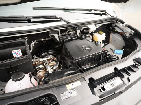 Used 2024 Mercedes-Benz Sprinter 2500 image 12