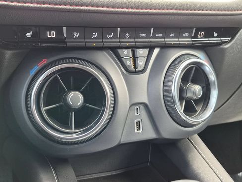 Used 2025 Chevrolet Blazer LT FWD image 17