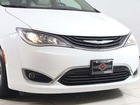 Used 2018 Chrysler Pacifica Touring-L FWD image 37