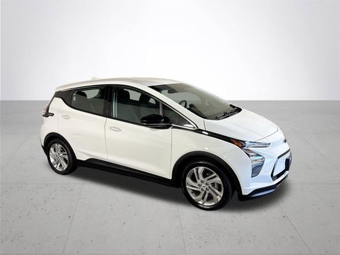 Used 2023 Chevrolet Bolt LT w/ Driver Confidence Package FWD image 4