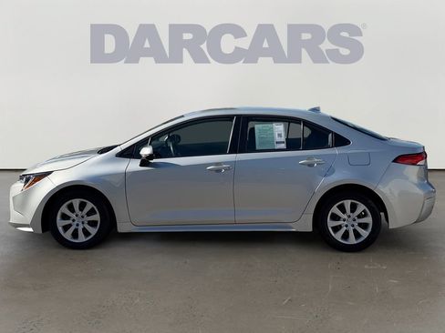 Used 2025 Toyota Corolla LE FWD image 4