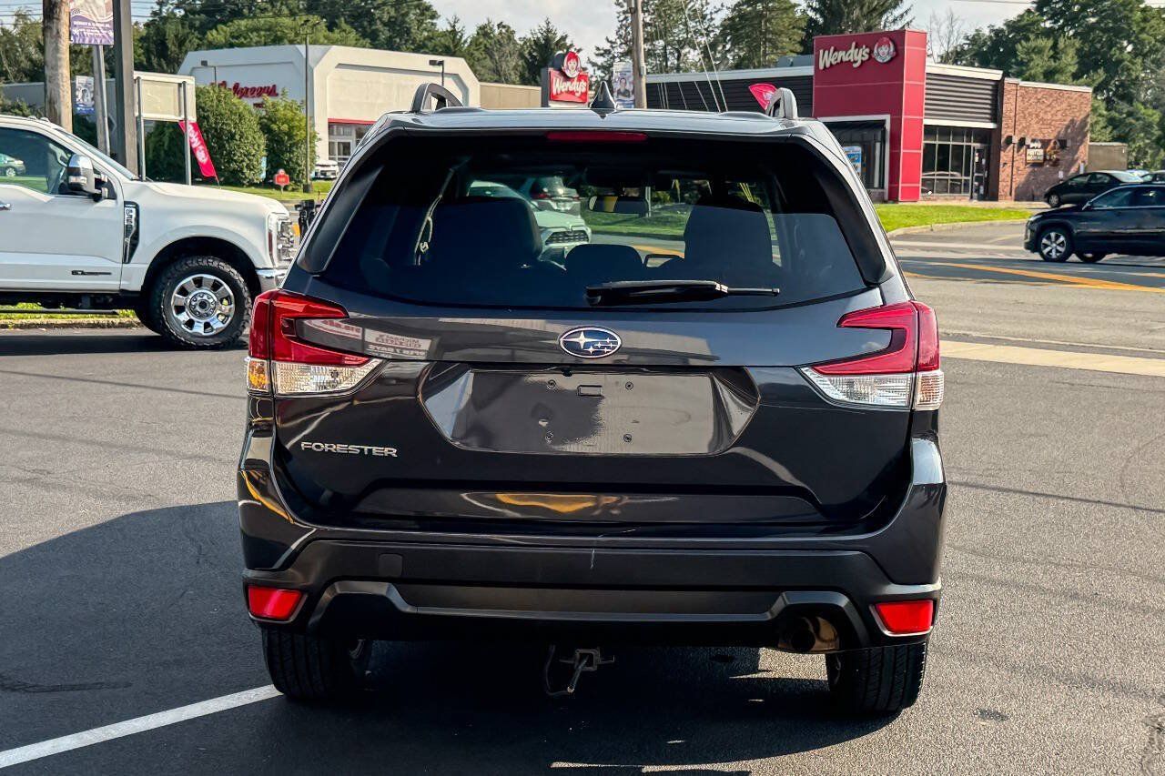 Used 2019 Subaru Forester Premium AWD/4WD image 5