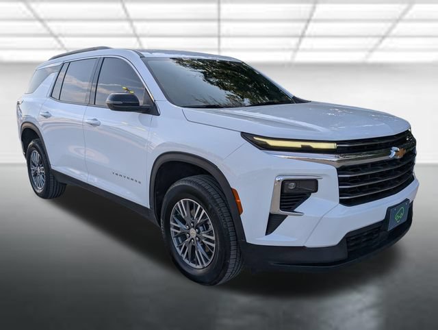 Used 2025 Chevrolet Traverse LT FWD image 1