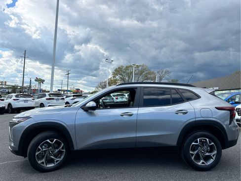 Used 2025 Chevrolet Trax LT image 6