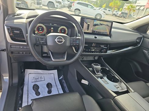 Used 2025 Nissan Rogue SL w/ Tech Package FWD image 18