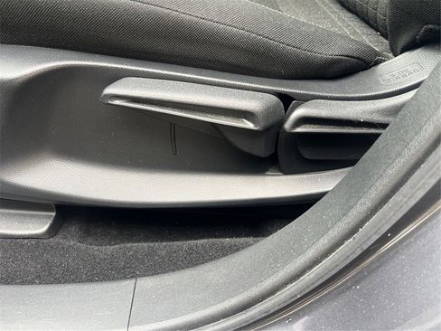 Used 2023 Honda HR-V LX image 19