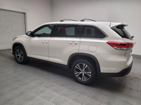Used 2019 Toyota Highlander LE w/ Carpet Mat Package (TMS) FWD image 3
