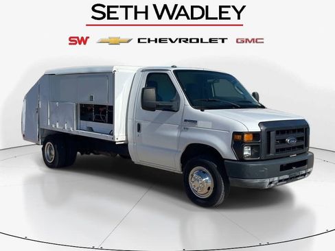 Used 2011 Ford E-450 and Econoline 450 Super Duty image 1