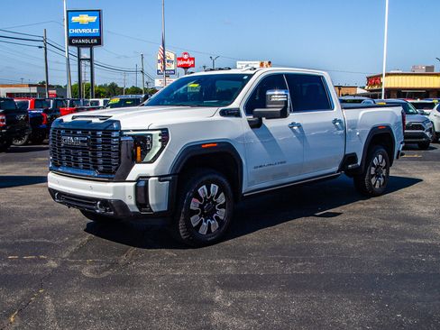 Used 2024 GMC Sierra 2500 Denali Ultimate AWD/4WD image 3