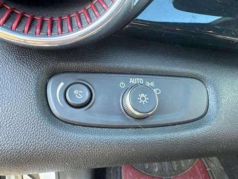 Used 2024 Chevrolet Trax RS FWD image 11