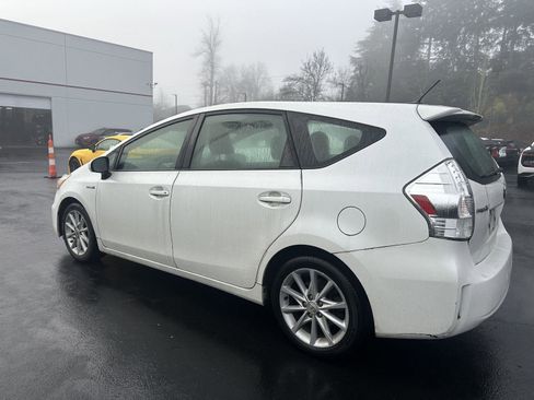 Used 2012 Toyota Prius V Five image 4