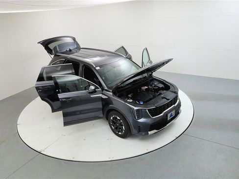 Used 2024 Kia Sorento S image 15