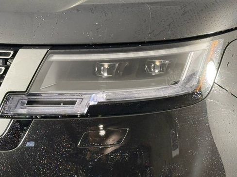 New 2025 Land Rover Range Rover SE image 11