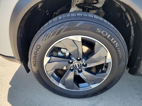 Used 2024 Nissan Rogue SV FWD image 10
