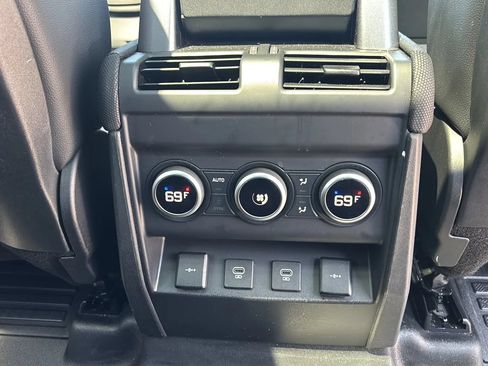 Used 2022 Land Rover Defender 110 X-Dynamic SE AWD/4WD image 17