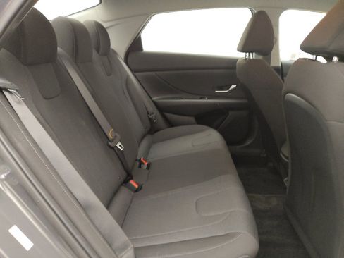 Used 2024 Hyundai Elantra SE FWD image 19