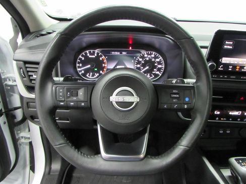 Used 2024 Nissan Rogue SV w/ SV Premium Package FWD image 22