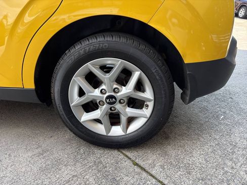 Used 2020 Kia Soul S FWD image 16