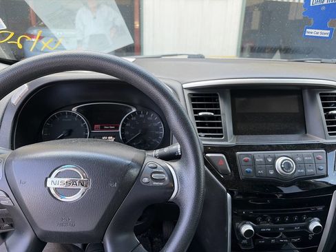 Used 2015 Nissan Pathfinder S image 10