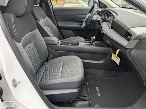 New 2026 Nissan Kicks SV w/ SV Premium Package FWD image 32