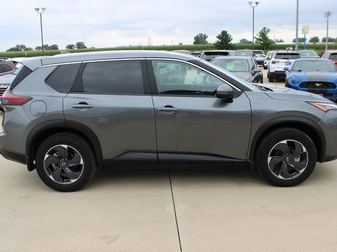 Used 2025 Nissan Rogue SV w/ SV Premium Package AWD/4WD image 4