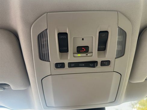 Used 2024 Toyota Highlander XLE image 30