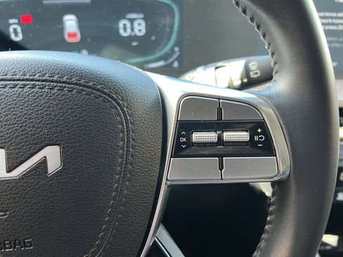 Certified 2025 Kia Telluride LX image 26