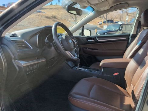 Used 2018 Subaru Outback 3.6R Touring image 10