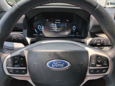 Certified 2025 Ford Explorer Active w/ Active Comfort Package AWD/4WD image 34