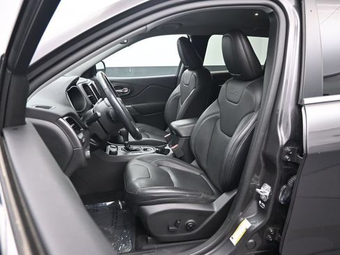 Used 2021 Jeep Cherokee Latitude Lux w/ Comfort/Convenience Group AWD/4WD image 24