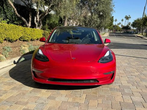 Used 2022 Tesla Model 3 Standard Range image 2