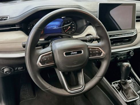 Used 2025 Jeep Compass Limited AWD/4WD image 18
