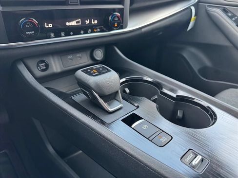 Certified 2025 Nissan Rogue SV FWD image 21