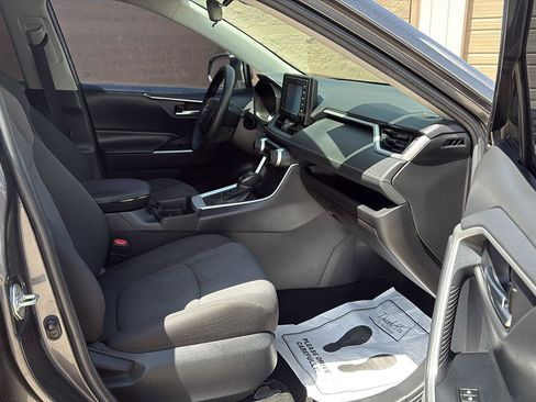 Used 2019 Toyota RAV4 XLE AWD/4WD image 18