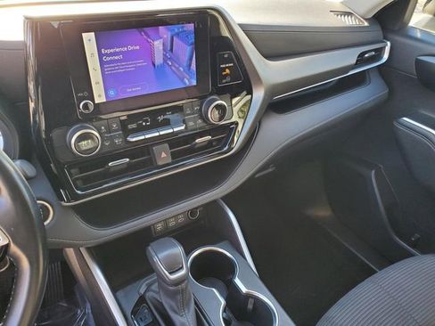 Used 2024 Toyota Highlander LE image 20