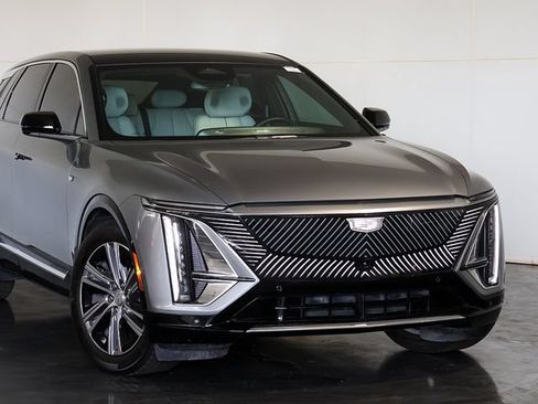 Used 2024 Cadillac Lyriq Luxury AWD/4WD image 6